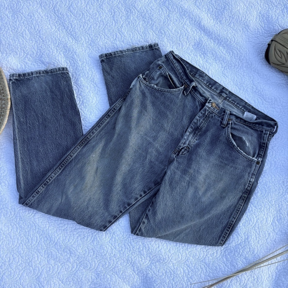 Vintage Distressed Wrangler Jeans | Tagged Men’s 34x32 | Fits Women’s 10/12